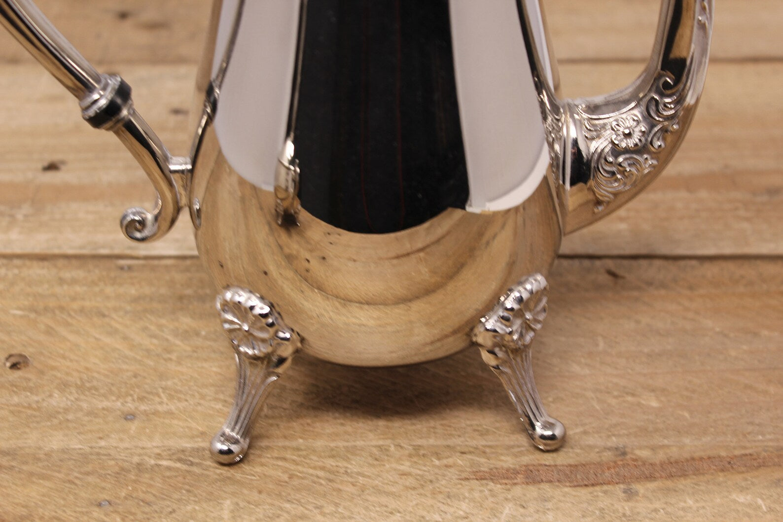 Vintage Coffee Pot/Tea Pot and Sugar Bowl