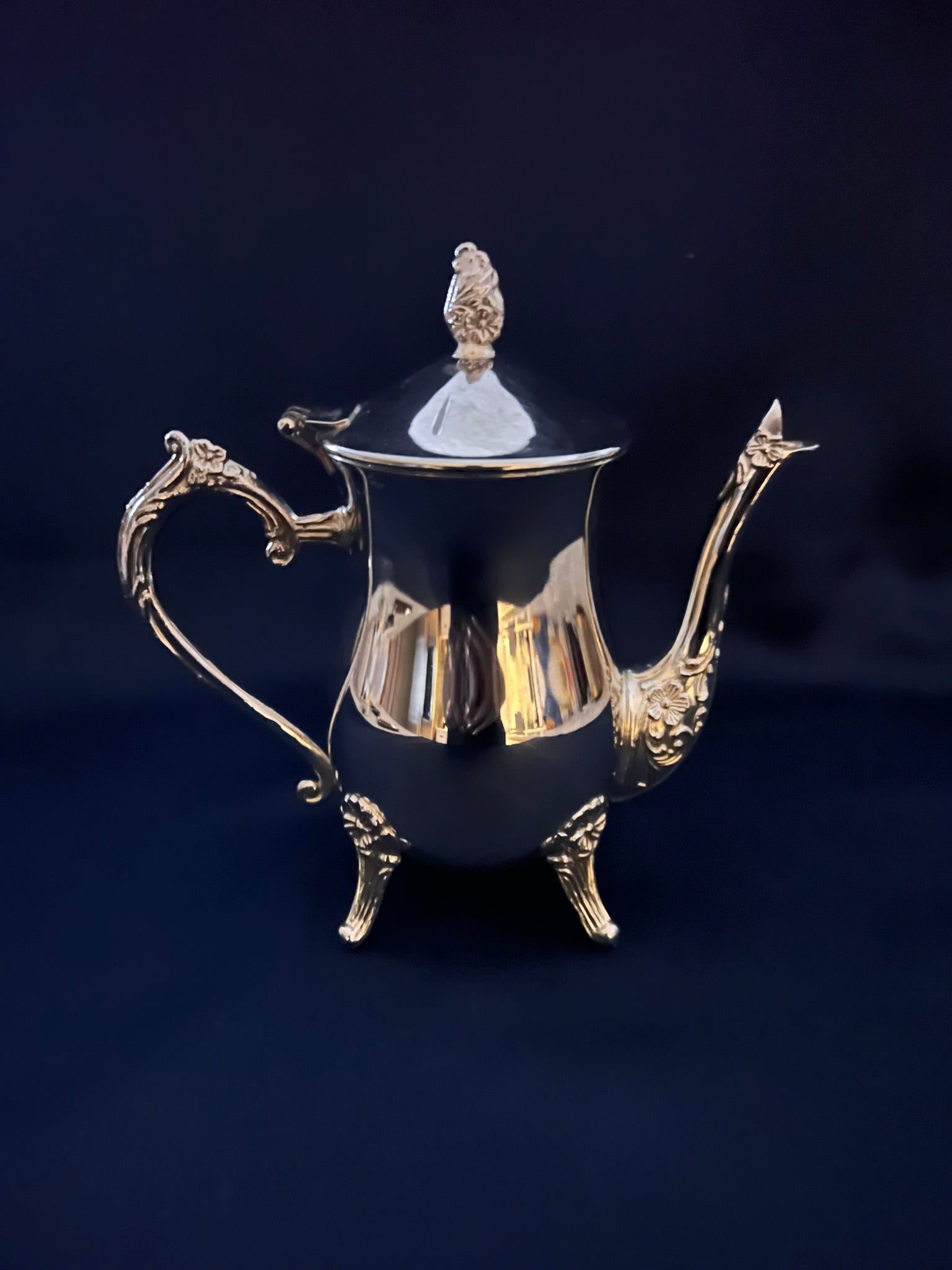 Vintage Coffee Pot/Tea Pot and Sugar Bowl