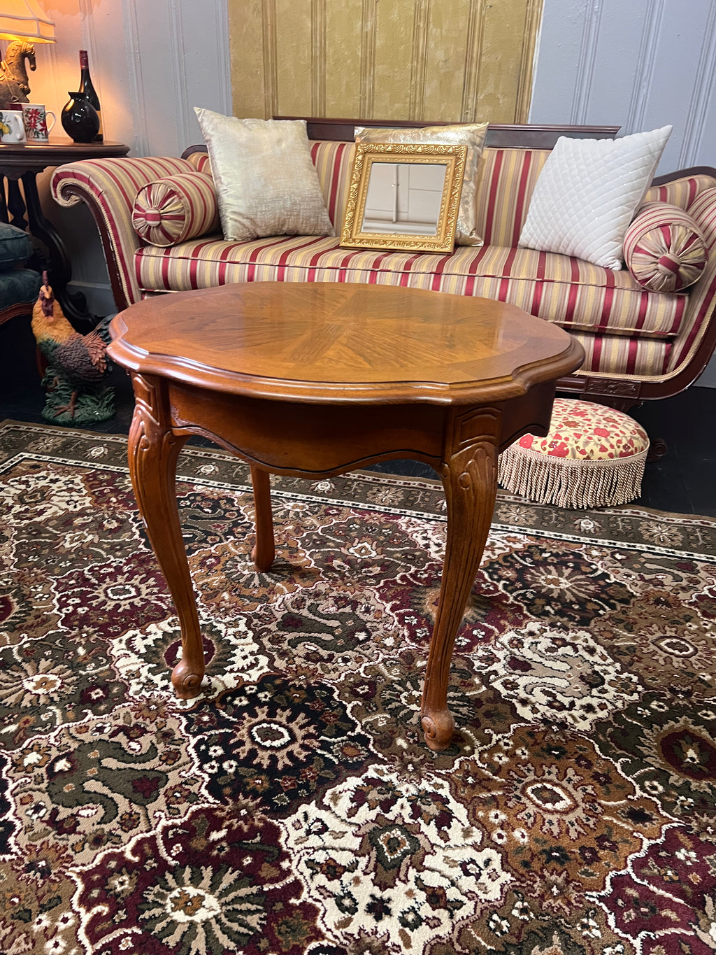 French Provincial 22" Oval Accent End Table